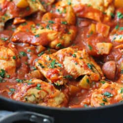 One-pot chicken recipes can’t be beat for weeknight meals. This one-pot curry tomato chicken with potatoes is filled with light, but satisfying flavors. 269 calories and 8 Weight Watchers Freestyle SP #weightwatchers #onepotmeal #chicken