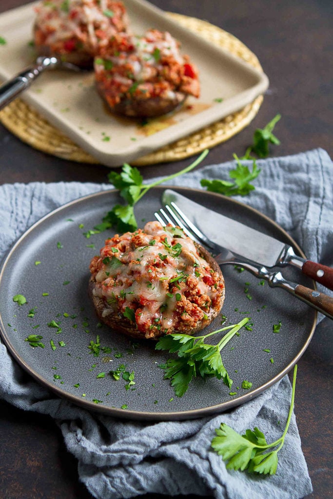 Looking for a low carb dinner recipe? This Turkey Taco Stuffed Portobello Mushroom recipe has it all - delicious, healthy and easy to make. It's a keeper! 206 calories and 2 Weight Watchers Freestyle SP #weightwatchers #lowcarb #dinnerrecipes #healthy