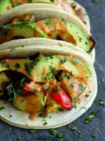 Grilled vegetable tacos (vegan and gluten free) are completely irresistible and satisfying when tossed in a light peanut sauce and topped with avocado slices. 238 calories and 6 Weight Watchers Freestyle SP #tacos #vegan #glutenfree #weightwatchers