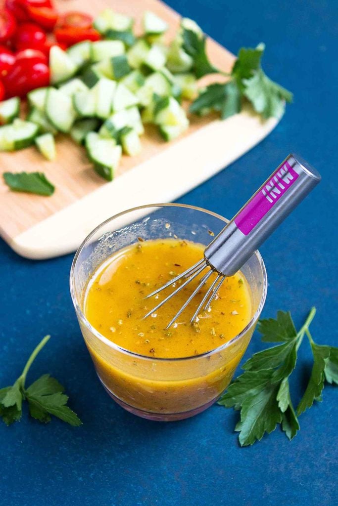 Keep this 5-minute Greek salad dressing recipe on hand. An easy classic! 62 calories and 2 Weight Watchers Freestyle SP #wwfreestyle #saladdressing #Greeksalad