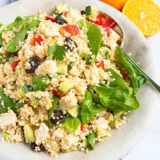 Take a batch of this easy quinoa salad to your next potluck! Chicken, vegetables and a citrus cumin dressing add tons of flavor. 251 calories and 5 Weight Watchers Freestyle SP #quinoarecipes #healthyrecipes #chicken