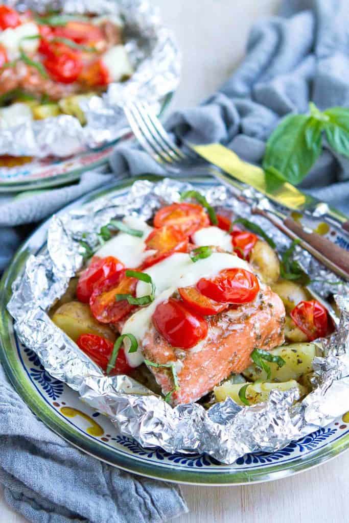 Fantastic for camping or mid-summer meals, these Caprese Potato Salmon Foil Packets are one of our favorite meals. So much flavor in every bite! 404 calories and 7 Weight Watchers Freestyle SP #salmon #weightwatchers #camping