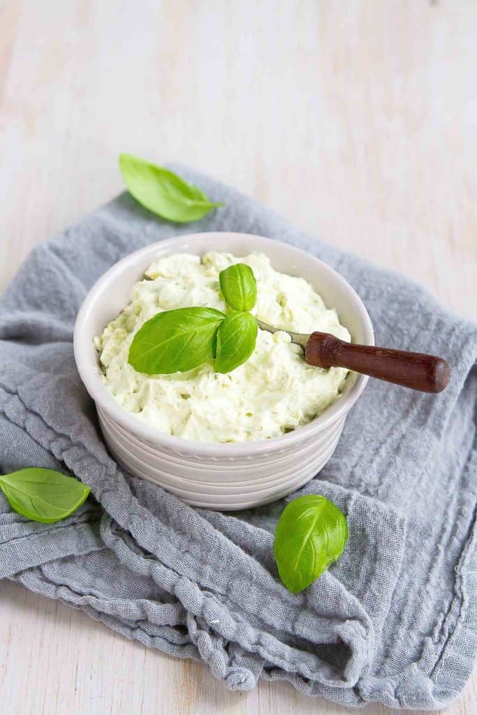 Smear this whipped pesto cream cheese spread on a bagel or tortilla and layer it with all of your favorite sandwich toppings. Or just eat it straight with your favorite crackers! 51 calories and 2 Weight Watchers SP #creamcheese #pesto #weightwatchers