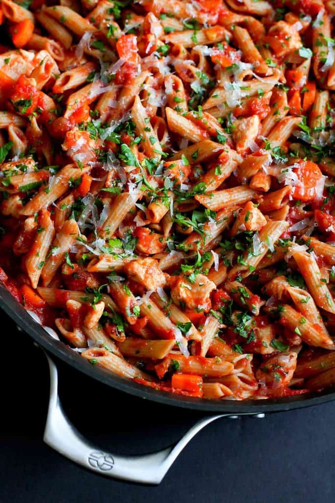Every home cook needs a go-to healthy pasta recipe, with a great homemade tomato sauce. This chicken penne pasta takes just 30 minutes, from stovetop to table. 240 calories and 4 Weight Watchers Freestyle SP #pasta #healthyrecipes #weightwatchers