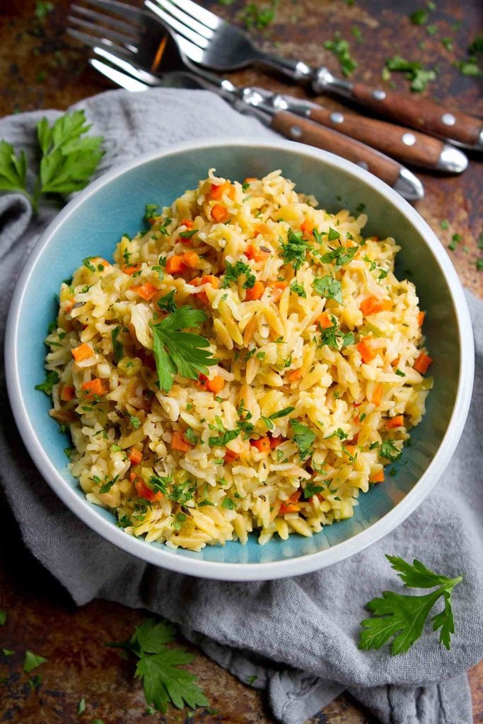Rice pilaf is an easy side dish for any meal, and this one takes a turn to the healthy side with addition of brown rice. 132 calories and 3 Weight Watchers SP #ricepilaf #brownrice #vegetarian