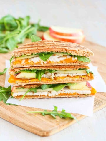 This turkey panini recipe is always a favorite in our house. The simple mix of turkey, apple, Cheddar cheese and arugula is delightfully simple and tasty. 235 calories and 5 Weight Watchers SP #panini #healthyrecipes #weightwatchers