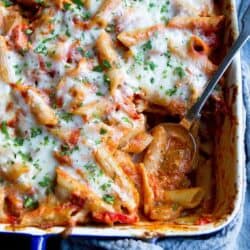 Baked ziti with sausage and peppers is fantastic for feeding a crowd! Make ahead options are included, which makes entertaining or weeknight cooking even easier. 332 calories and 7 Weight Watchers SP | Without Ricotta | Easy | With Italian Sausage | Recipe | For a Crowd #bakedziti #healthypastarecipes #foracrowd #weightwatchers