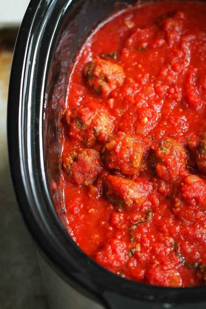 Slow Cooker Spaghetti and Meatballs is always a family favorite. The lean meatballs are served in a delicious, easy homemade tomato sauce. | Crockpot Recipes | Crock Pot | Easy | Sauces | Baked | Italian | Easy #slowcooker #healthyrecipes