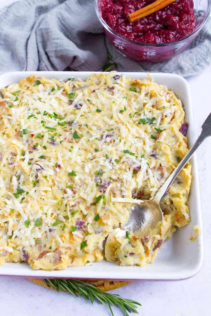 This loaded mashed potato casserole with bacon and caramelized onions just might steal the show on feast day! It’s fantastic for as a Sunday dinner side dish, too. 141 calories and 4 Weight Watchers SP | Thanksgiving | Holidays | Make Ahead | Side Dishes | With Cream Cheese | Easy | Without Sour Cream | For A Crowd #thanksgivingrecipes #mashedpotatocasserole #mashedpotatoes #thanksgivingrecipes #Creamerpotatoes