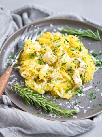 If there's someone in the family that doesn't like spaghetti squash, try out this Parmesan Herb Spaghetti Squash recipe on them. It changed my son's mind! 244 calories and 3 Weight Watchers SP | Healthy | Easy | Quick | Garlic | Low Carb | Gluten Free | Chicken | Dinner #spaghettisquash #wwrecipes #smartpoints #chickenrecipes #healthydinnerrecipes