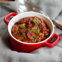 This hearty, healthy Instant Pot Vegetarian Chili is a great weeknight dinner! Also includes directions for slow cooker and stovetop. 254 calories and 1 Weight Watchers SP | Pressure Cooker | Crockpot | Bean | Beans | Without Meat | Instapot | Veggie Chili | Plant Based | Vegan | Chipotle #instantpot #veganchili #vegetarianchili #slowcooker #plantbased #weightwatchers #chilirecipes #smartpoints