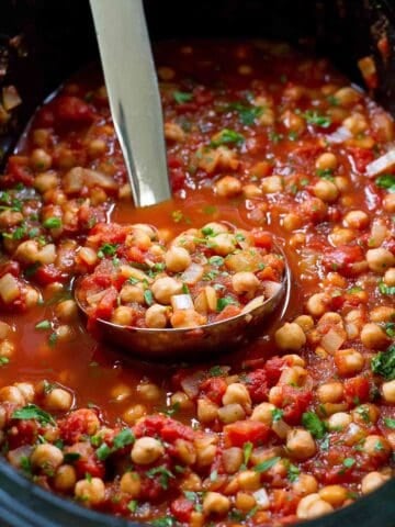 Pull out the crockpot for a batch of these vegan Slow Cooker Italian Chickpeas. Mix in some extra vegetables if you’d like and serve over rice or quinoa. 188 calories and 0 Weight Watchers SP | Crock Pot | Vegan | Vegetarian | Plant Based | Garbanzo Beans | Chana #plantbased #veganrecipes #slowcooker #crockpotrecipes #meatless #wwrecipes #smartpoints