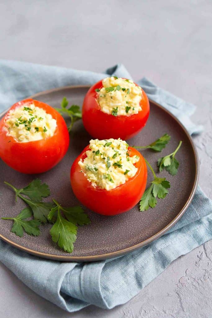 While we all love a good egg salad sandwich, these Egg Salad Stuffed Tomatoes are a fantastic way to lighten things up for brunch or lunchtime. 125 calories and 1 Weight Watchers SP | Healthy | Vegetarian | Celery | Recipe | Tomato | Low Carb | Easy | Easter | Hard Boiled Eggs #stuffedtomatoes #easterrecipes #brunch #weightwatchers #eggsalad #vegetarianbrunch