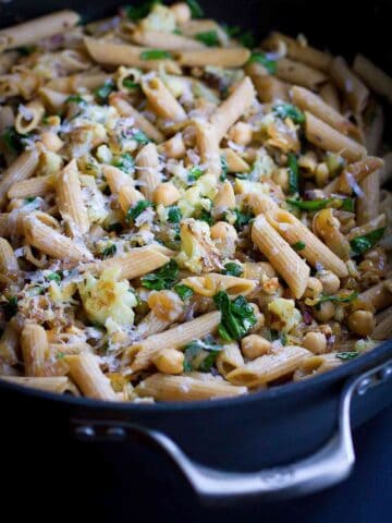 One of the best pasta dishes I've eaten in a long time! This roasted cauliflower pasta is flavored with caramelized onions, spinach and hazelnuts. Mostly pantry staples! 313 calories and 6 Weight Watchers SP | Vegetarian | Recipes | Healthy | Easy | How to Make #vegetarianpasta #roastedcauliflower #vegetarianrecipes #cauliflowerrecipes #pantrystaples #weightwatchers