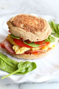 This English muffin breakfast sandwich is what egg lovers' dreams are made of – a little sweet, a little savory and a lot of flavor! 255 calories and 6 Weight Watchers SP | Recipes | Healthy | Easy | Homemade | Ideas | Egg | Pepper Jelly | Best #breakfastsandwich #eggsandwich #healthybreakfast #easybreakfastrecipes #weightwatchers #smartpoints
