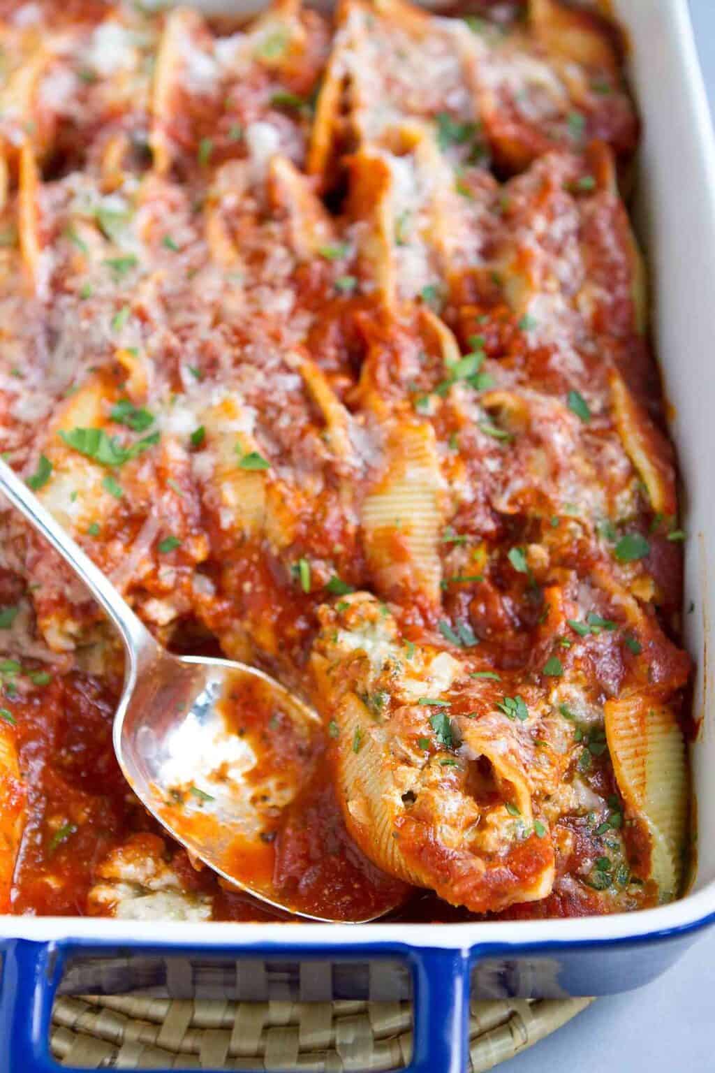 This pesto turkey stuffed shells recipe is lightened up with one of my favorite baked pasta tricks. They were an immediate hit with my whole family! 321 calories and 9 Weight Watchers SP | Recipe | Easy | Spinach | Cheese | Healthy | Skinny #stuffedshells #stuffedshellsrecipe #groundturkeyrecipes #bakedpasta #feedacrowd #weightwatchers #smartpoints