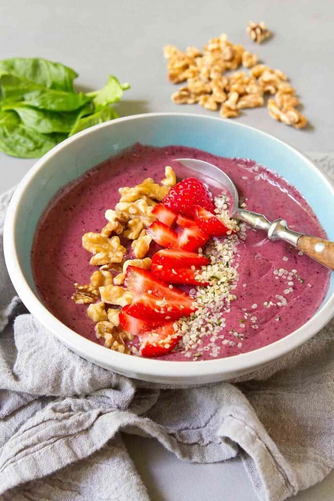Start your morning off right with a berry-filled plant based smoothie bowl, topped with fresh fruit and nuts!  High in protein and fiber, and packed with flavor. 374 calories and 3 Weight Watchers SP | Recipe easy | Healthy | Vegan | How to make a | Green | Banana | Blueberry | Raspberry | Breakfast | Almond Milk #smoothiebowl #healthybreakfast #smoothierecipes #plantbased #vegansmoothie #weightwatchers