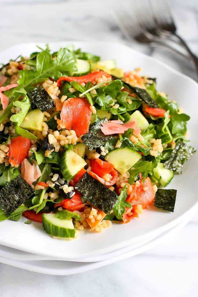 If you like the flavors of sushi, you are going to love this sushi salad! A wasabi soy dressing tops arugula, smoked salmon and pickled ginger for a fantastic meal. 212 calories and 5 Weight Watchers SP | Recipe | Healthy |  Cucumber | Japanese | Recipe simple #sushisalad #weightwatchers #saladrecipes #salmonsalad #salmonrecipes