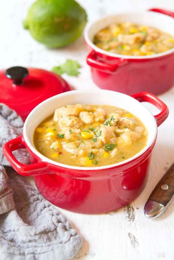 This hearty and healthy white chicken chili is packed with corns, beans and tons of flavor. It also happens to be dairy-free and gluten-free. 257 calories and 1 Weight Watchers SP | Seasoning | Light | Chicken bean chili | Dinner | Easy | #dairyfree #glutenfree #chickenchili #whitechickenchili #weightwatchers
