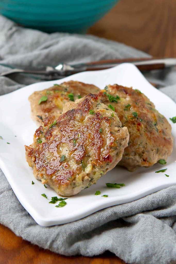Homemade Turkey Breakfast Sausage Patties are a breeze to make and beat any store-bought brand by a mile! Double or triple the recipe and freeze the rest. 112 calories and 3 Weight Watchers SP | Recipes healthy | Patties | Seasoning | Brunch #breakfastsausage #healthysausage #breakfastrecipes
