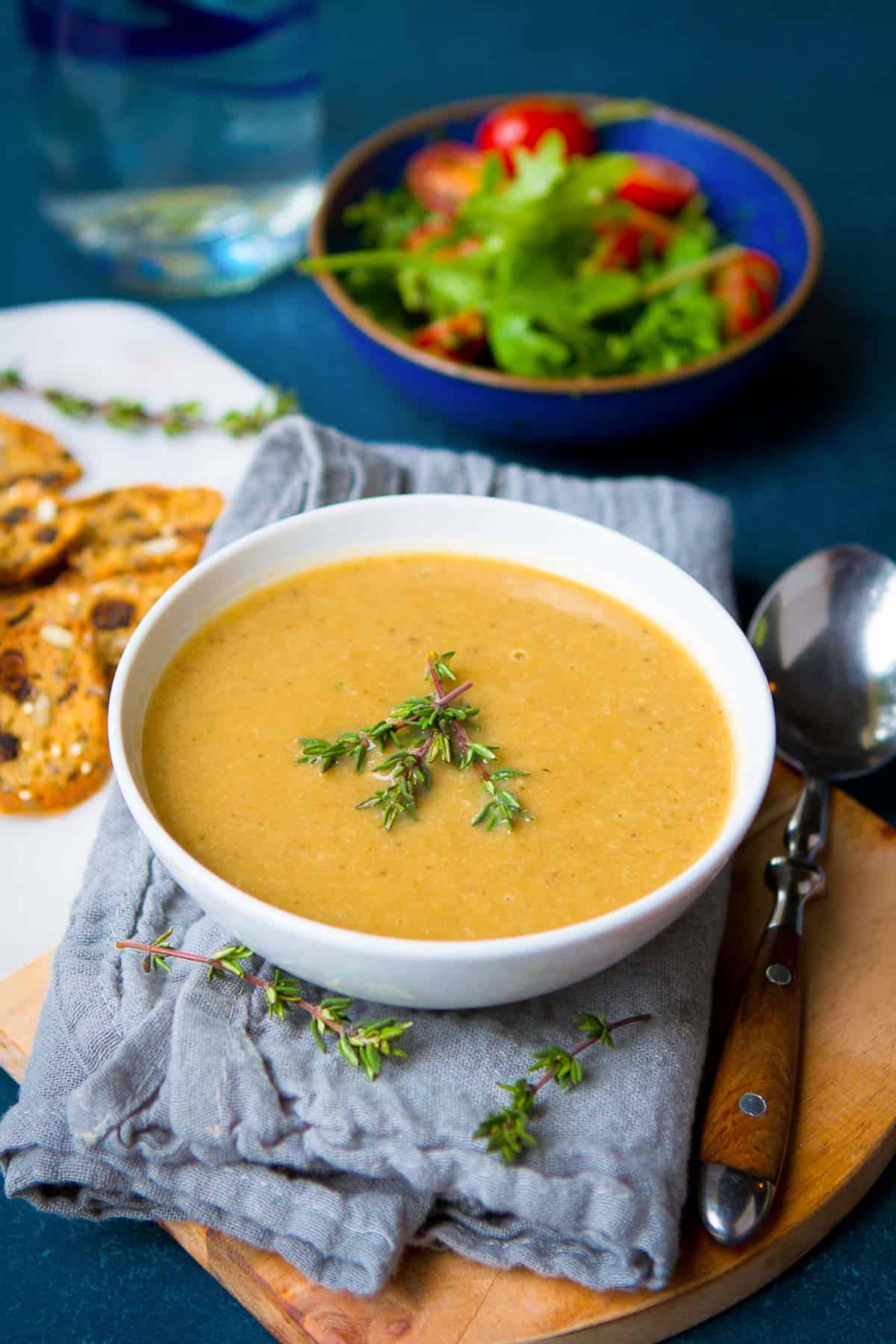 This Vegan Instant Pot Mushroom Soup cooks up in no time, and is wonderfully creamy (but dairy free) and flavorful. 108 calories and 3 Weight Watchers SP | Coconut Milk | Dairy Free | Pressure Cooker | Recipes