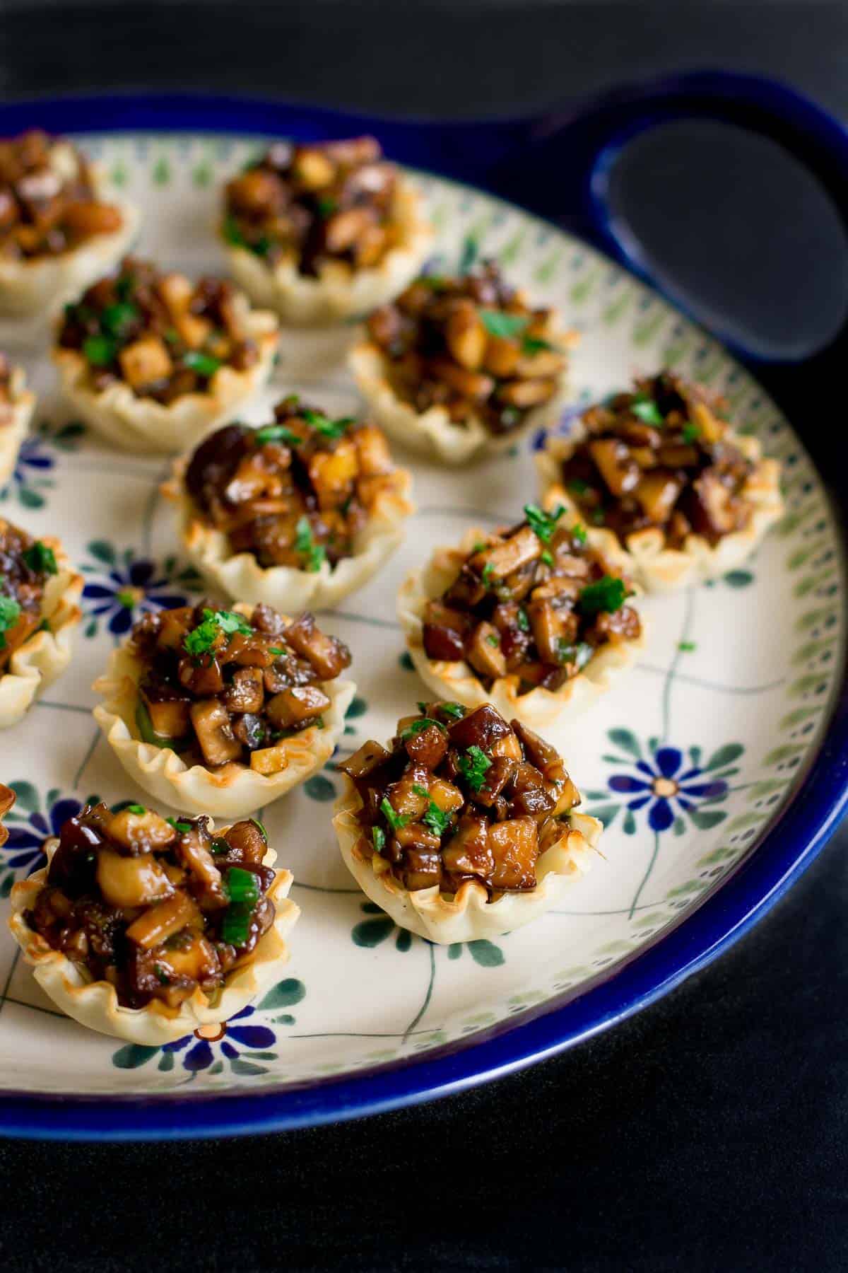 These Hoisin Mushroom Phyllo Cups will disappear from the appetizer table in minutes! So much flavor packed into one little bite. 65 calories and 1 Weight Watchers Freestyle SP | Appetizers | Recipes | Easy | Vegan | Vegetarian
