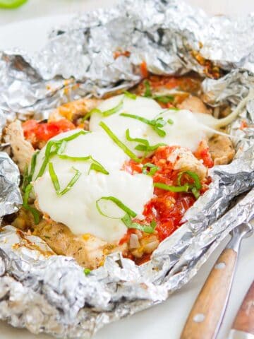 Chicken breasts with tomatoes and mozzarella in foil.
