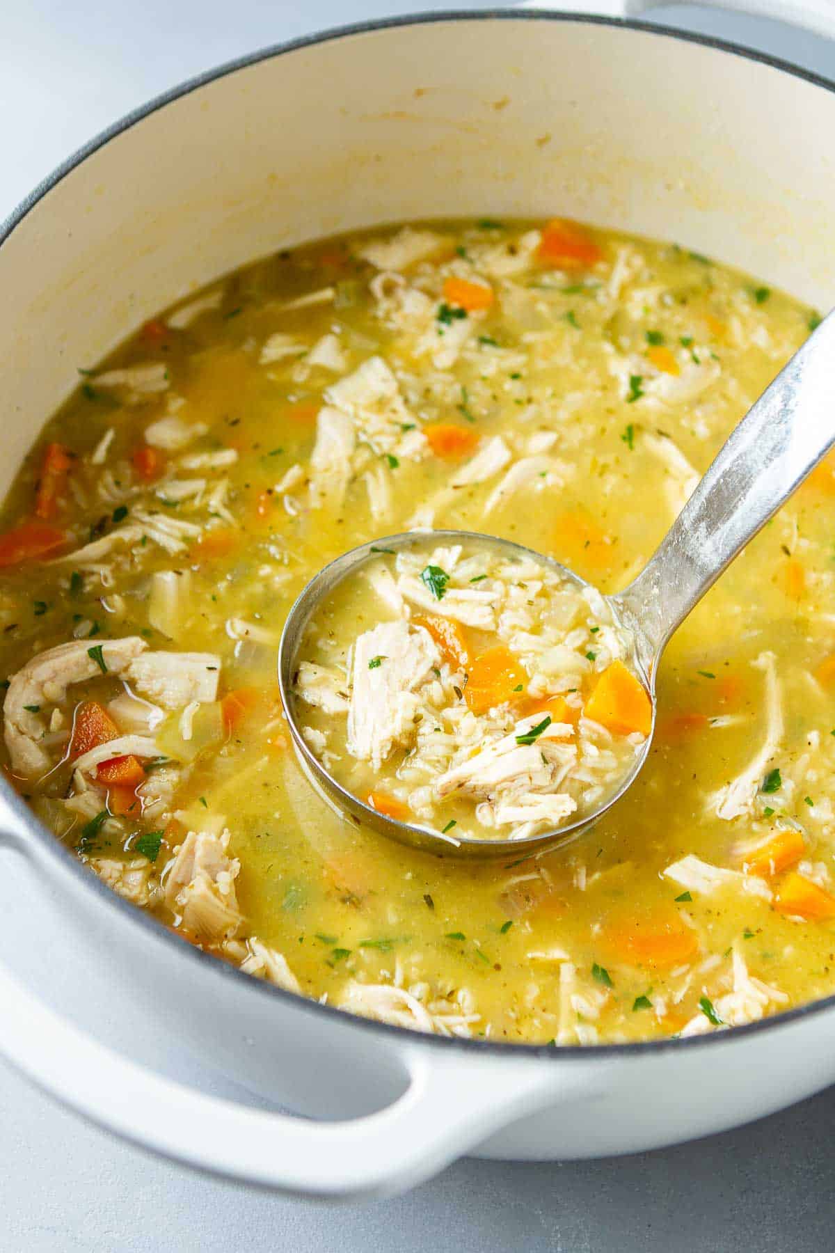 Turkey rice soup is a fantastic way to use up leftover turkey after the holidays. Healthy, flavorful and easy to make! | Thanksgiving | Leftovers | Recipes soup | Recipes leftover