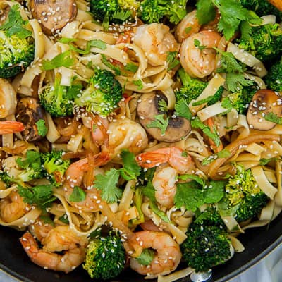 Shrimp and low mein noodles with vegetables.